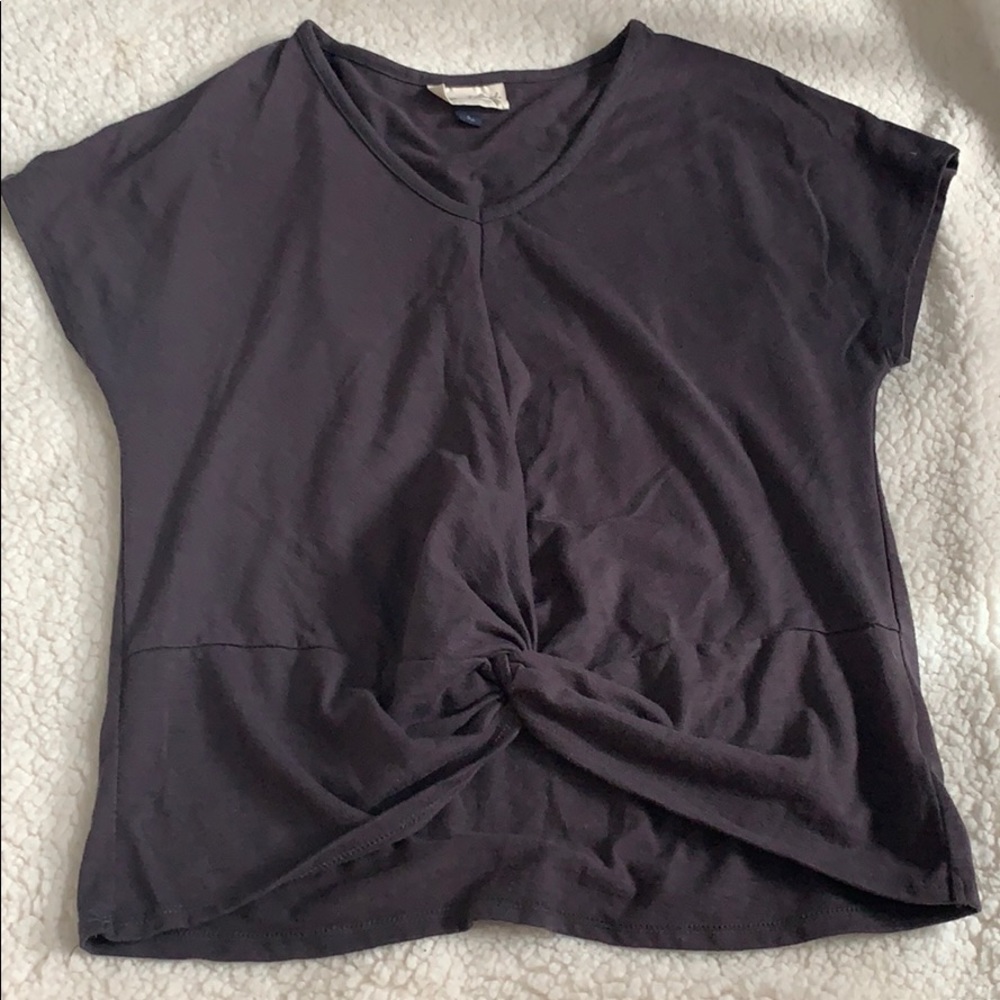Universal thread tee shirt